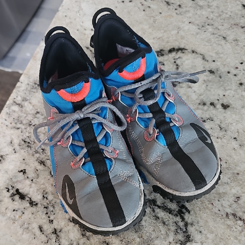 Kids 5.5 NIKE Future Field Turf Shoes